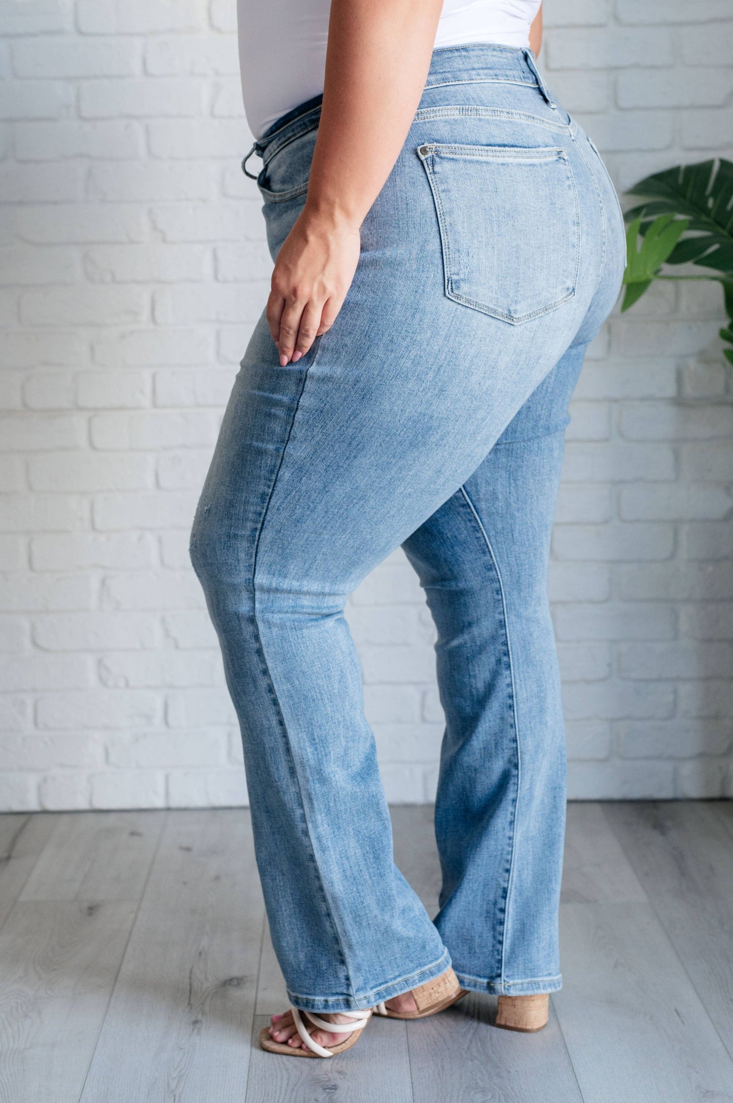 Judy Blue Mid Rise Clean Bootcut Jeans: 11/30