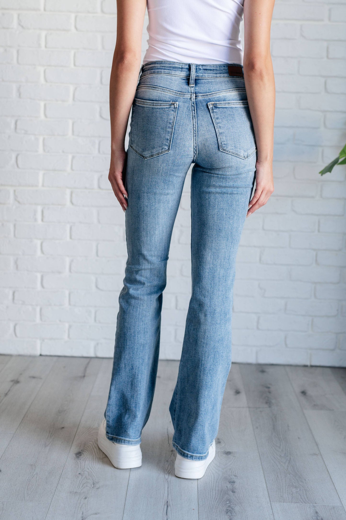 Judy Blue Mid Rise Clean Bootcut Jeans: 11/30